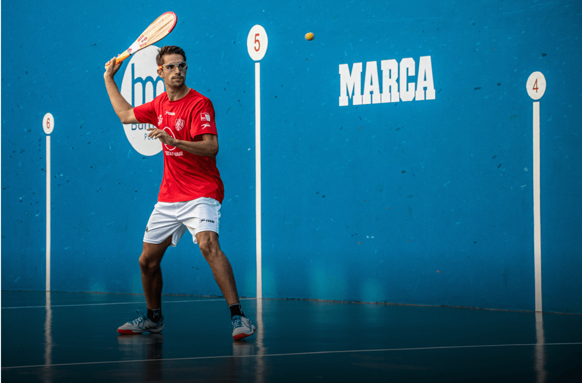 Paleta y pelota utilizadas en paleta argentina